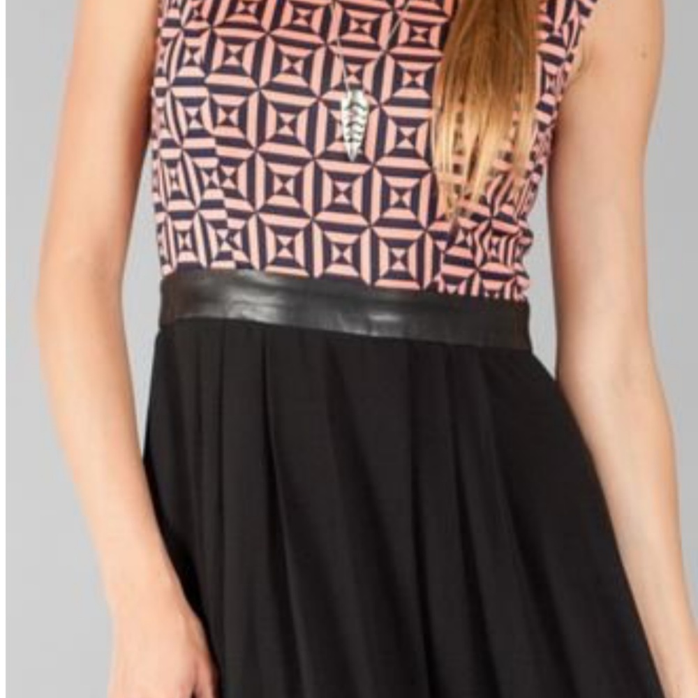 Sleeveless sheer Hilow dress professional stripe - Picture 5 of 5